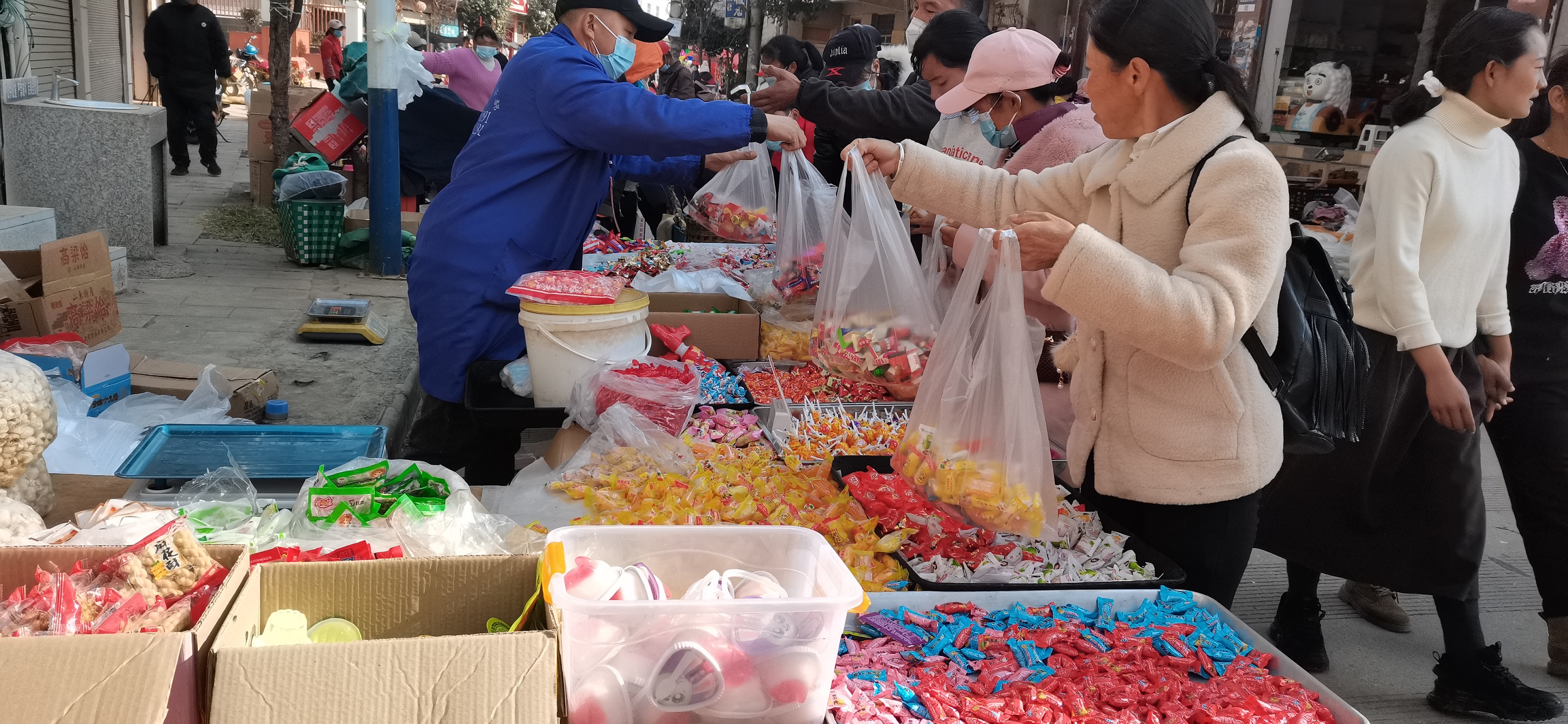 马街小镇集市年味浓拉满新春氛围感