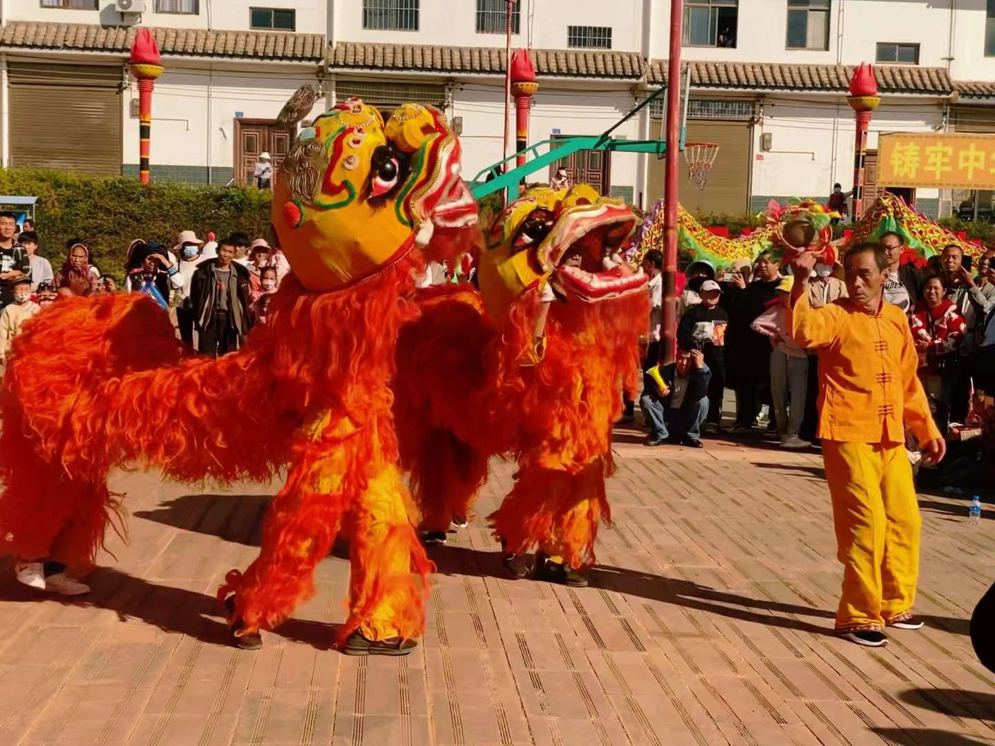 璀璨灯会只为等您来牟定县戌街乡举办文艺演出活动欢度正月十四