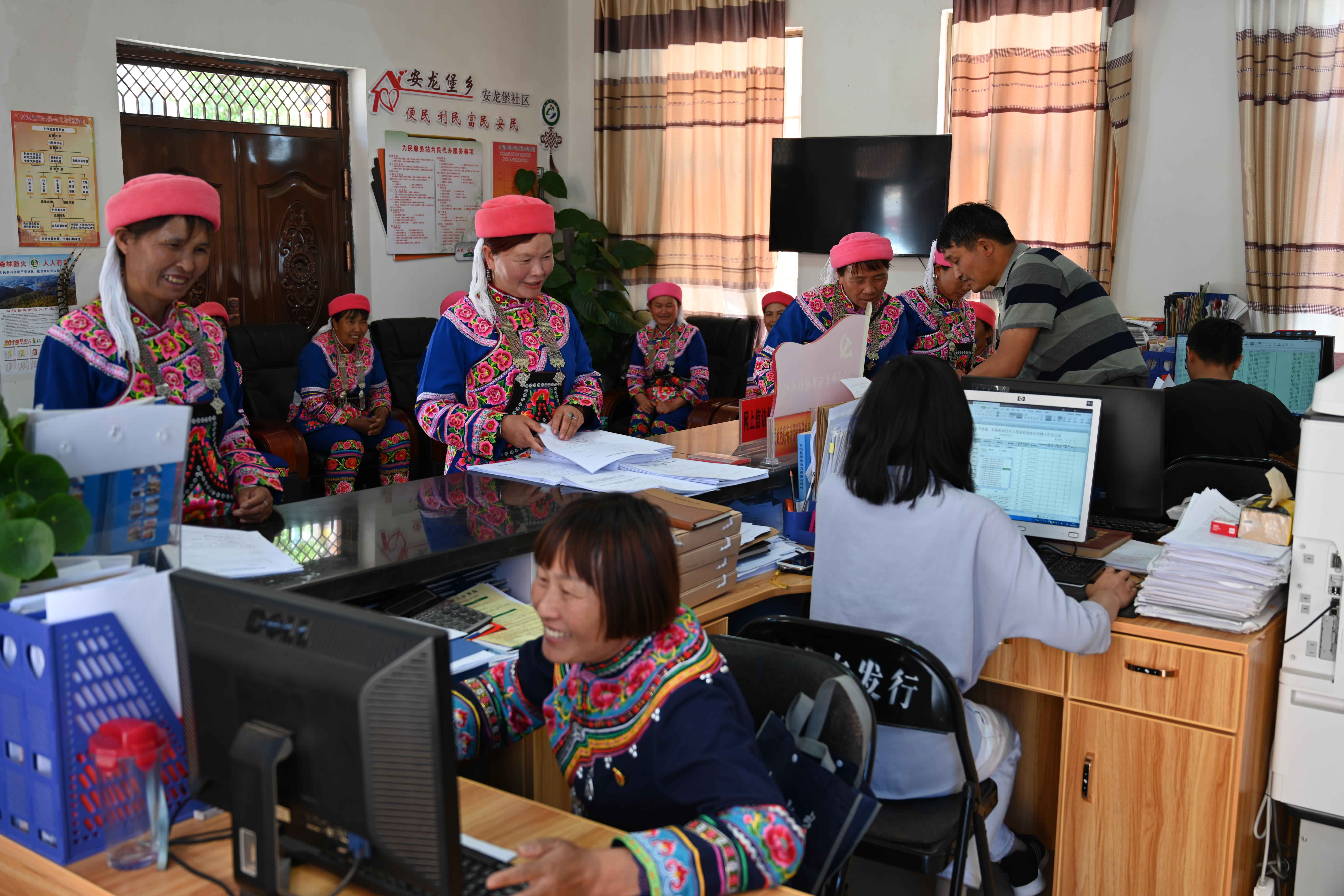 https://manager.ynggwhy.cn/file/group13/M00/03/D7/rBABVWUjTbWECsdVAAAAAARG1AY117.jpg