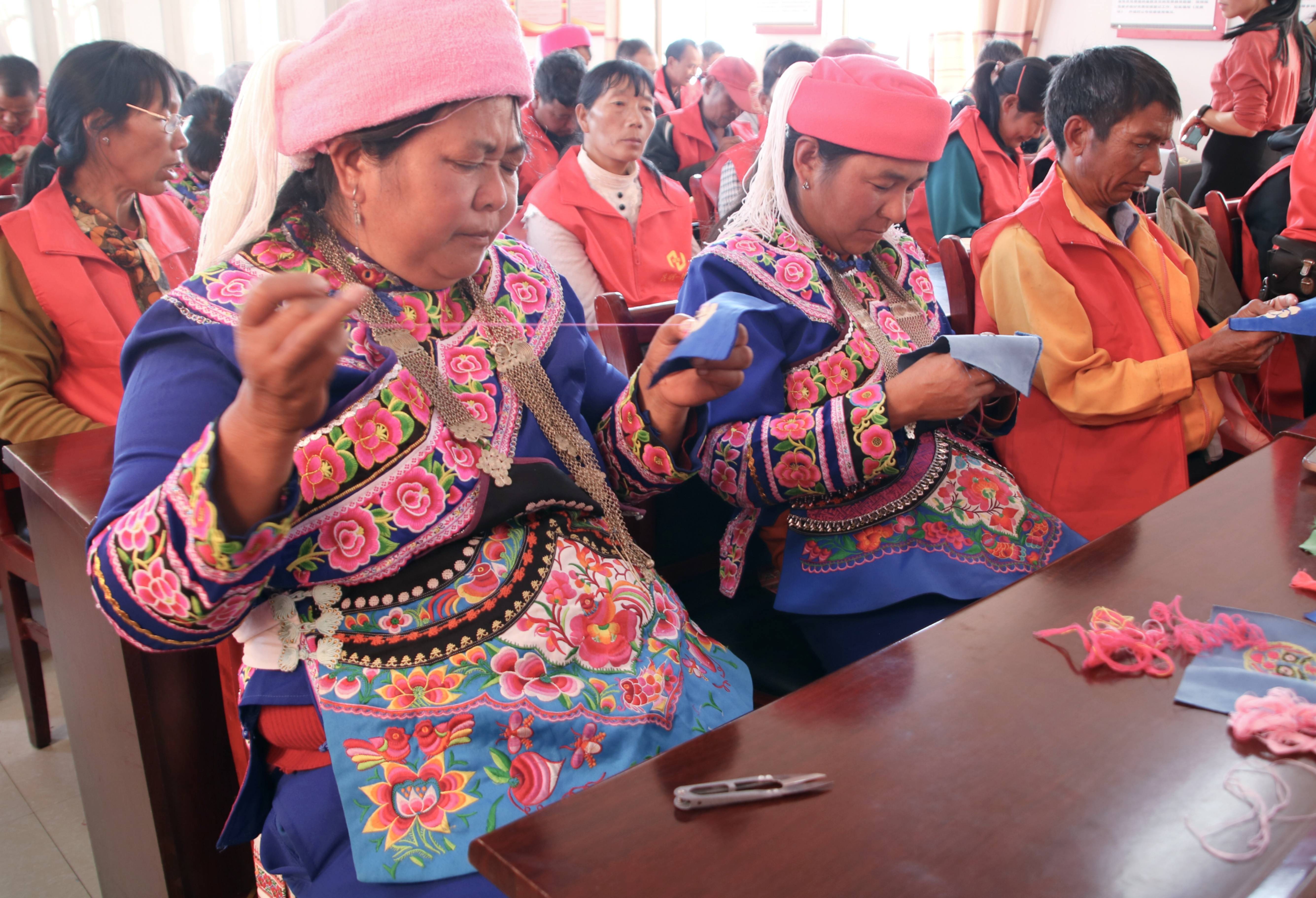 安龙堡乡:飞针走线"绣"出美好明天——双柏县文化馆