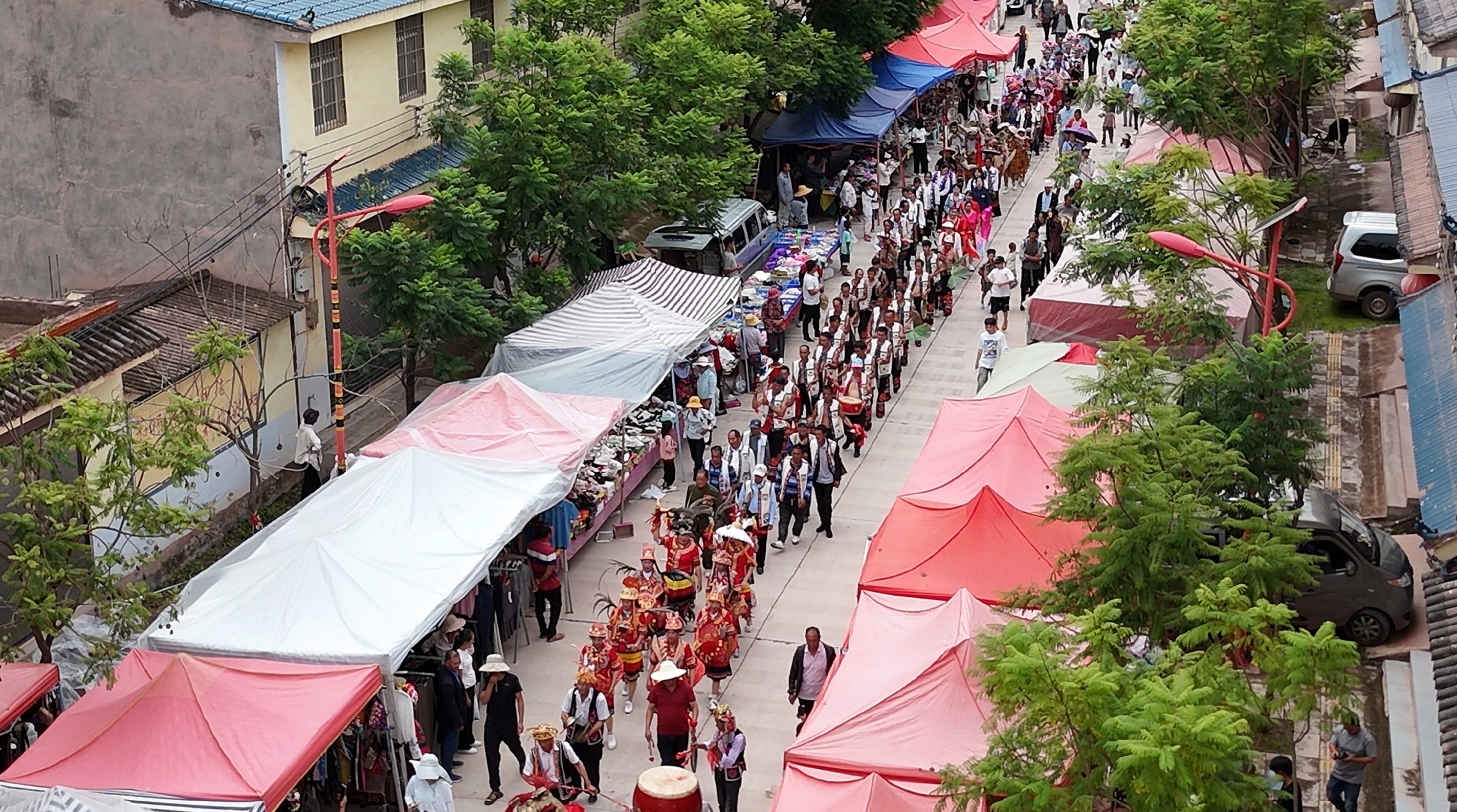 >非遗保护> 古时,每逢节日或喜事,大庄的彝族群众就拿出家中的铜锣,围