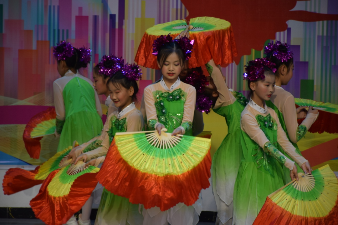 资讯沐浴阳光梦想起航牟定县实验小学举行第五届校园文化艺术节