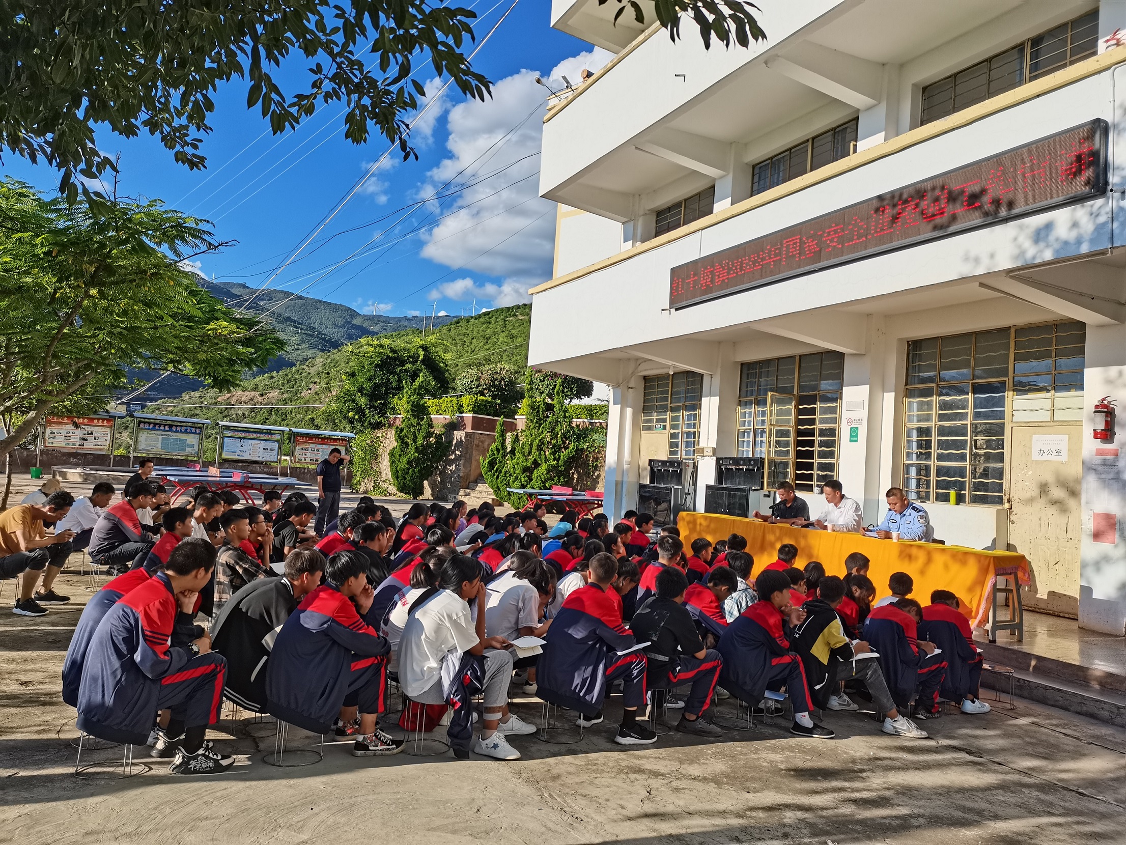 红土坡镇开展全民国防教育——南华县文化馆